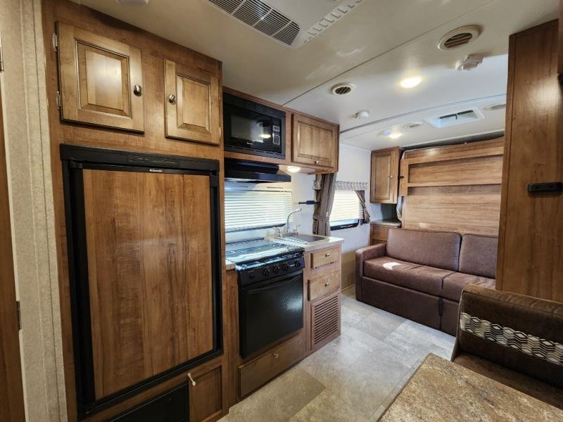 Used 2018 Forest River RV Rockwood Mini Lite 1902 - Image 9