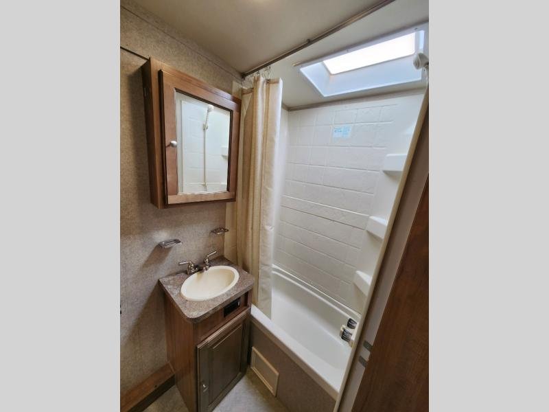 Used 2018 Forest River RV Rockwood Mini Lite 1902 - Image 11