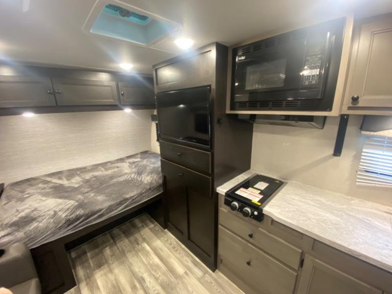 Used 2022 Starcraft Super Lite Maxx 16FBS - Image 9