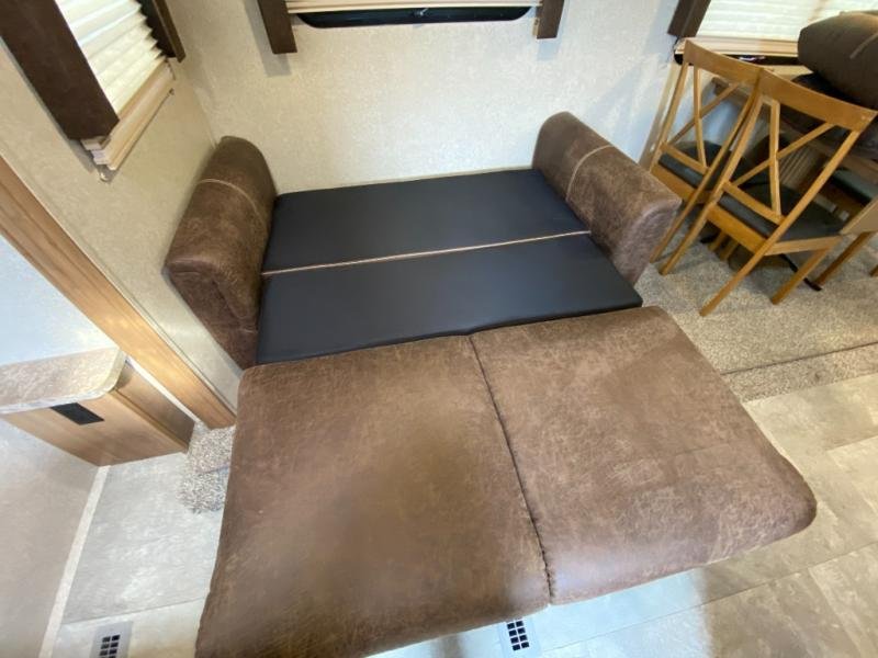 Used 2019 Forest River RV Rockwood Ultra Lite 2604WS - Image 14