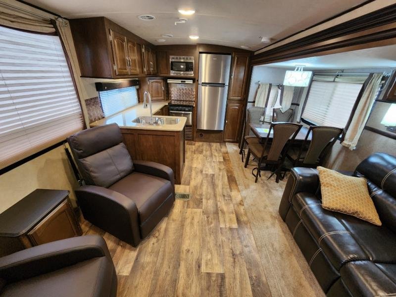 Used 2017 Forest River RV Salem Hemisphere Lite 282RK - Image 4