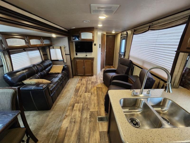 Used 2017 Forest River RV Salem Hemisphere Lite 282RK - Image 5