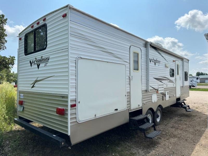 Used 2010 Forest River RV V-Cross 32VBHS - Image 2