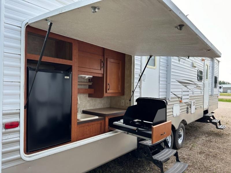 Used 2010 Forest River RV V-Cross 32VBHS - Image 4
