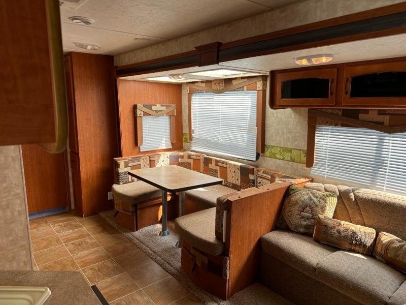 Used 2010 Forest River RV V-Cross 32VBHS - Image 7