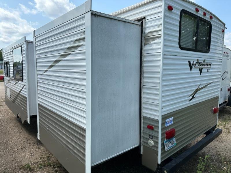 Used 2010 Forest River RV V-Cross 32VBHS - Image 5