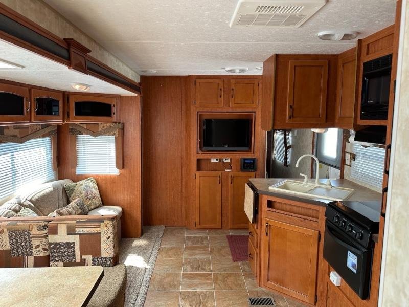 Used 2010 Forest River RV V-Cross 32VBHS - Image 12