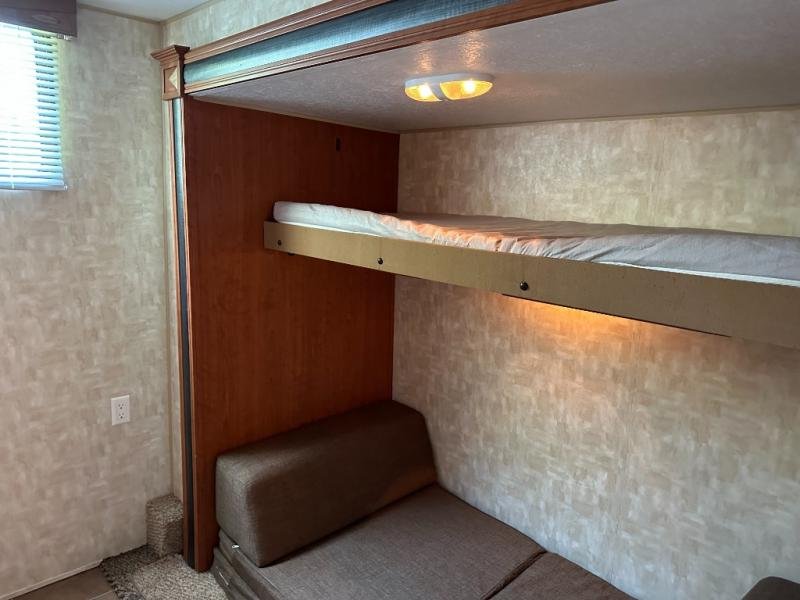 Used 2010 Forest River RV V-Cross 32VBHS - Image 17