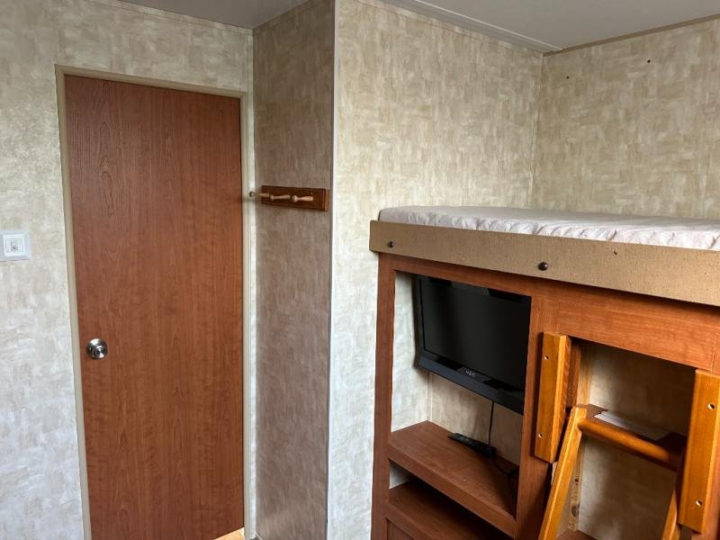 Used 2010 Forest River RV V-Cross 32VBHS - Image 19