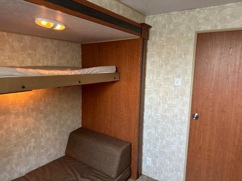 Used 2010 Forest River RV V-Cross 32VBHS - Image 20