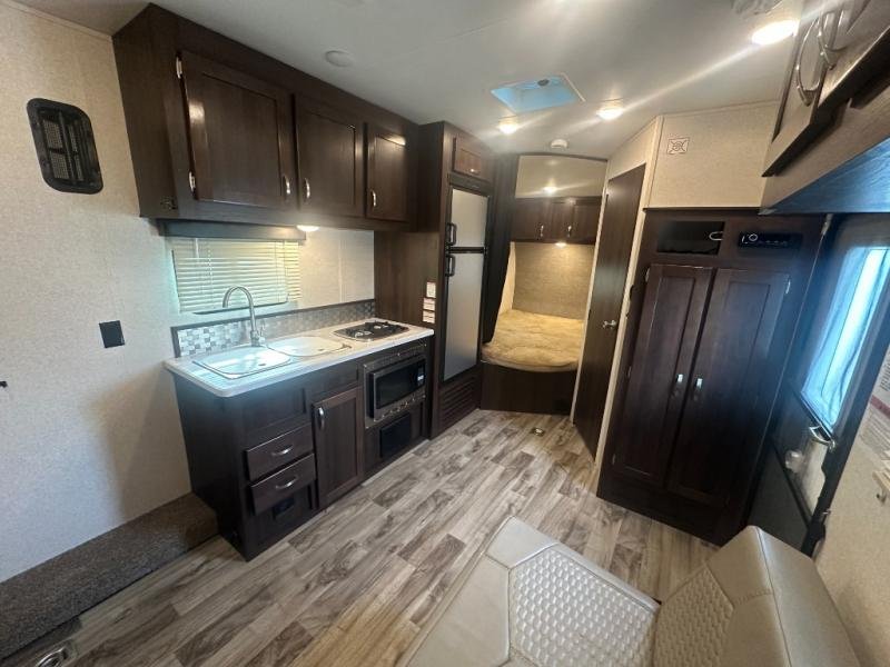 Used 2009 Coachmen RV Chaparral 299TSB - Image 7