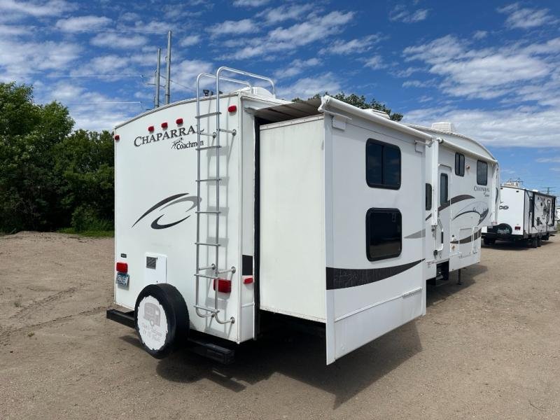 Used 2009 Coachmen RV Chaparral 299TSB - Image 4
