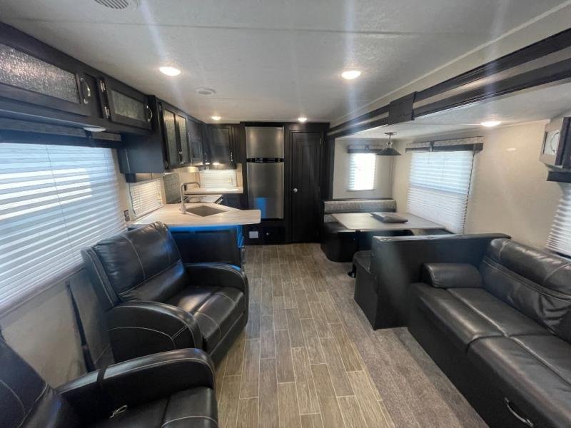 Used 2019 Palomino Puma 28RKSS - Image 4