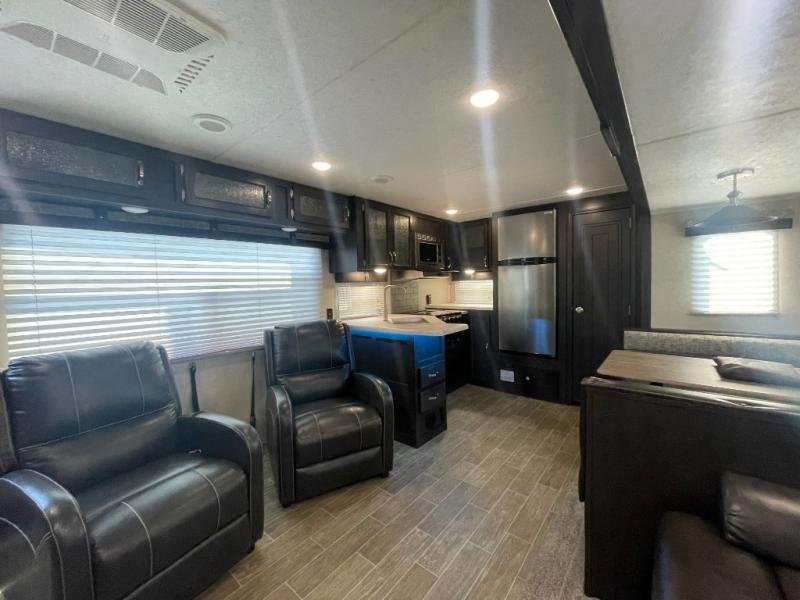 Used 2019 Palomino Puma 28RKSS - Image 7