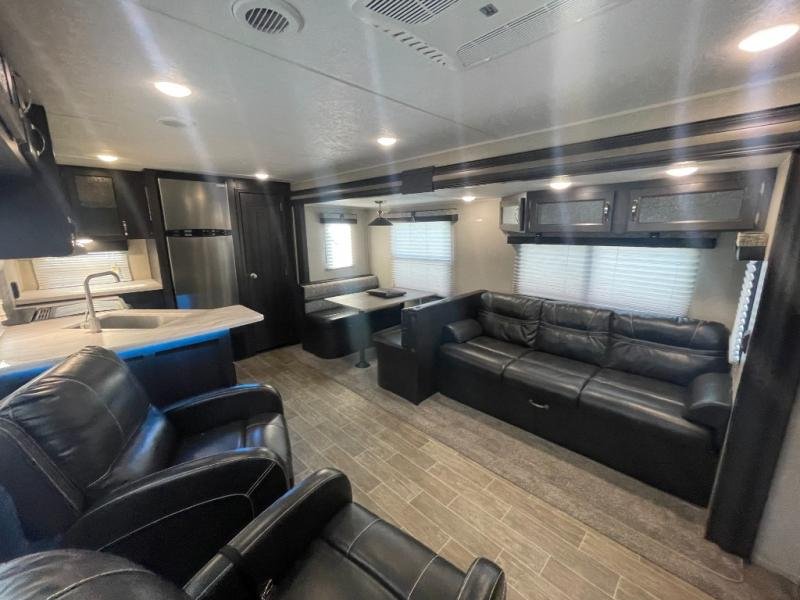 Used 2019 Palomino Puma 28RKSS - Image 8
