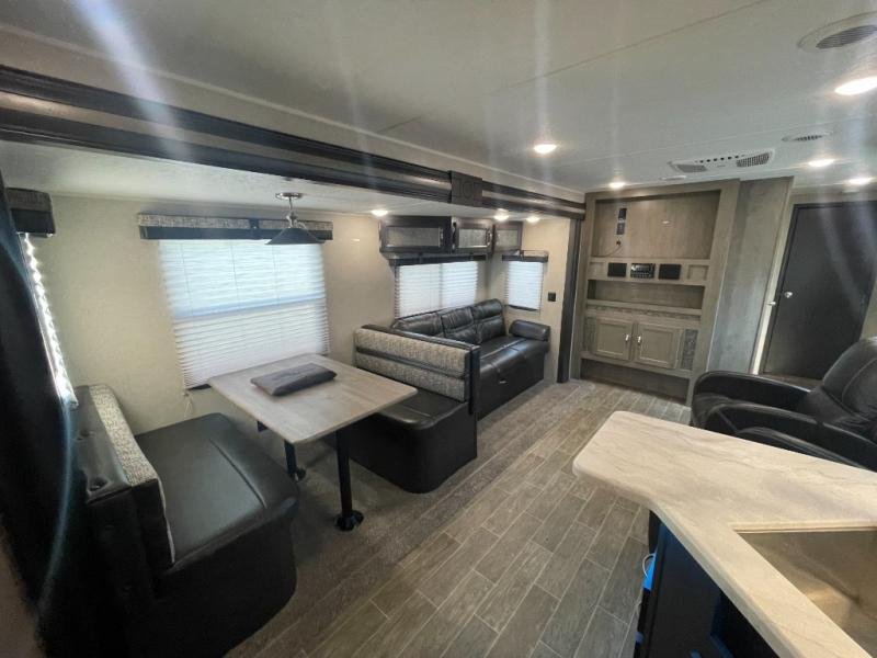 Used 2019 Palomino Puma 28RKSS - Image 9