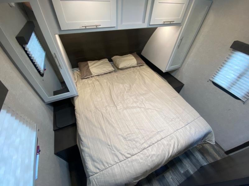 Used 2019 Keystone RV Premier Ultra Lite 26RBPR - Image 19
