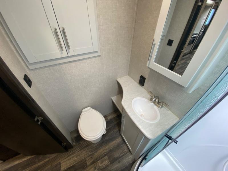 Used 2019 Keystone RV Premier Ultra Lite 26RBPR - Image 15