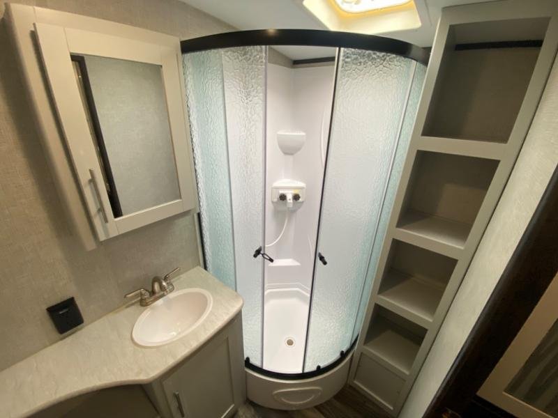 Used 2019 Keystone RV Premier Ultra Lite 26RBPR - Image 16