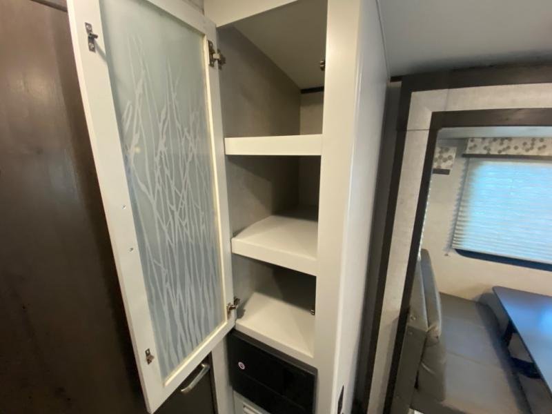 Used 2019 Keystone RV Premier Ultra Lite 26RBPR - Image 12