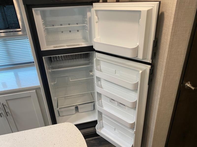 Used 2019 Keystone RV Premier Ultra Lite 26RBPR - Image 14