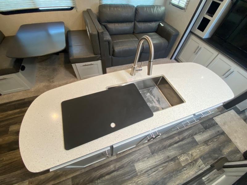 Used 2019 Keystone RV Premier Ultra Lite 26RBPR - Image 9