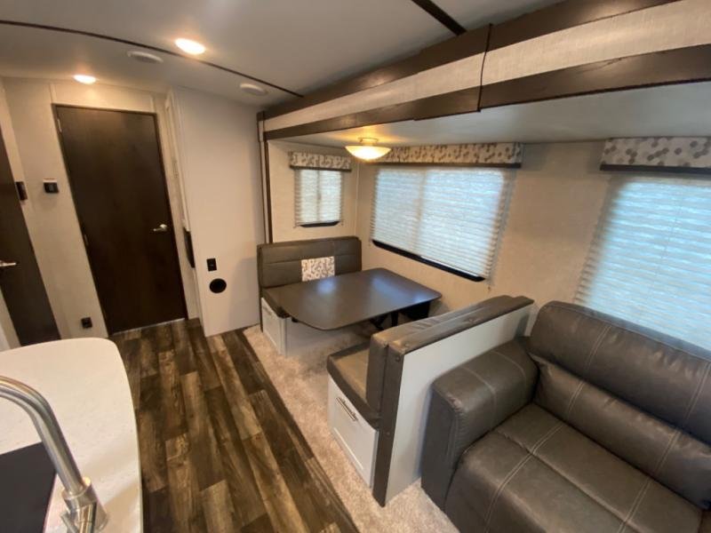 Used 2019 Keystone RV Premier Ultra Lite 26RBPR - Image 6