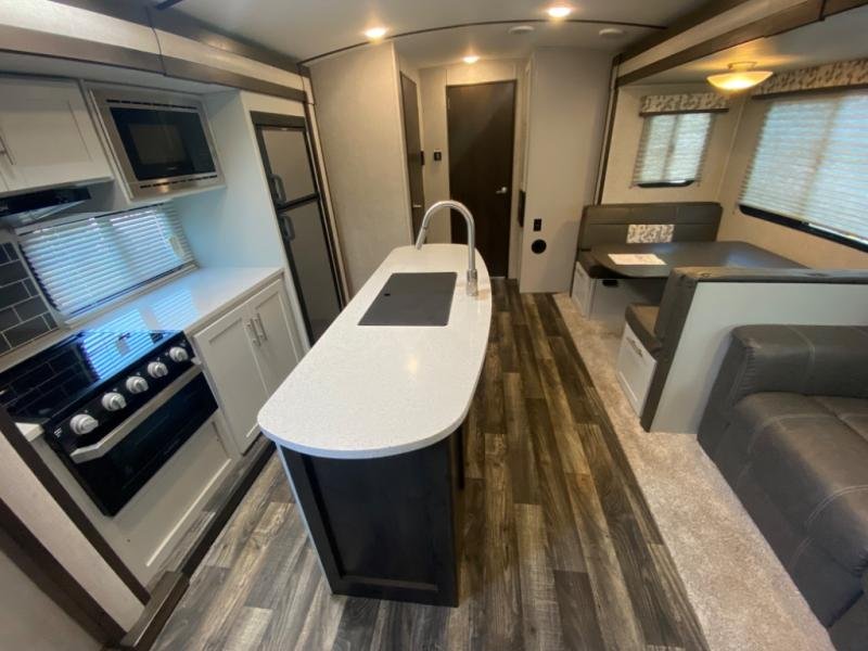 Used 2019 Keystone RV Premier Ultra Lite 26RBPR - Image 4