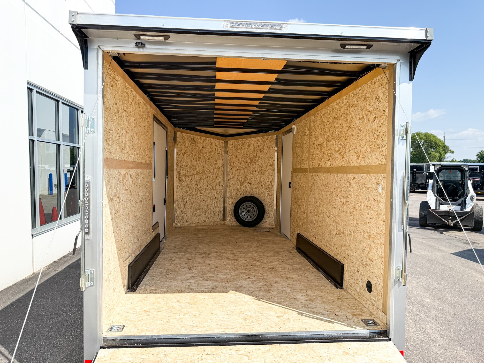 2025 RC TRAILERS RDLX 7.5X16 ENCLOSED CARGO TRAILER -W/ESCAPE DOOR - 7'' INTERIOR - SILVER - Image 10