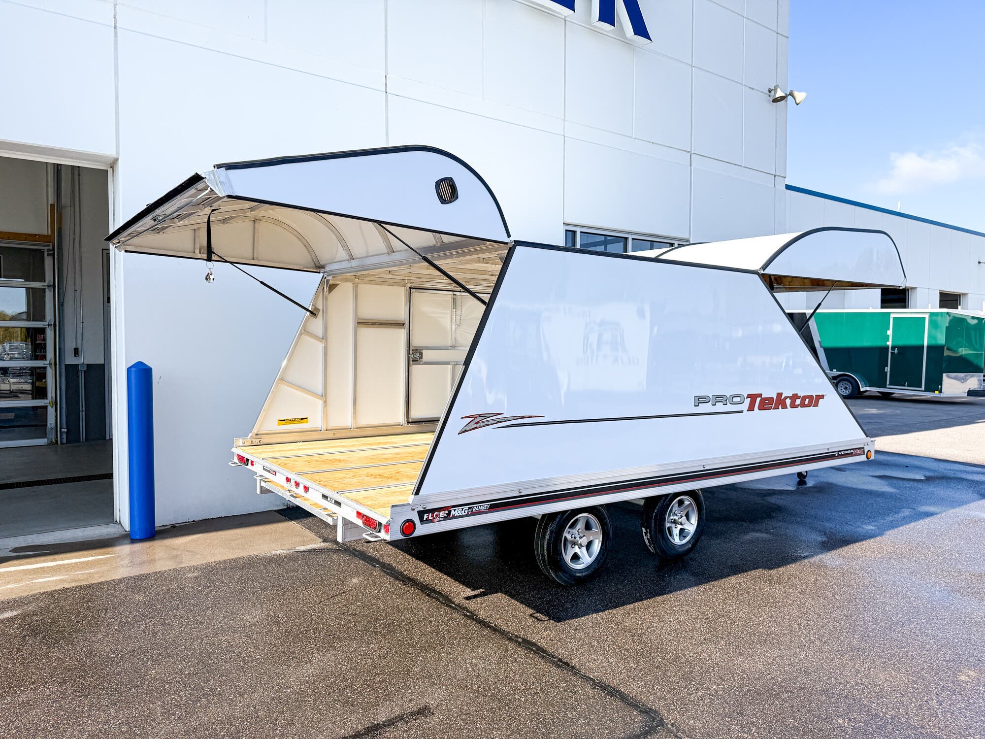 2026 FLOE 8.5X16 PROTEKTOR 3-PLACE ENCLOSED SNOWMOBILE TRAILER - Image 7