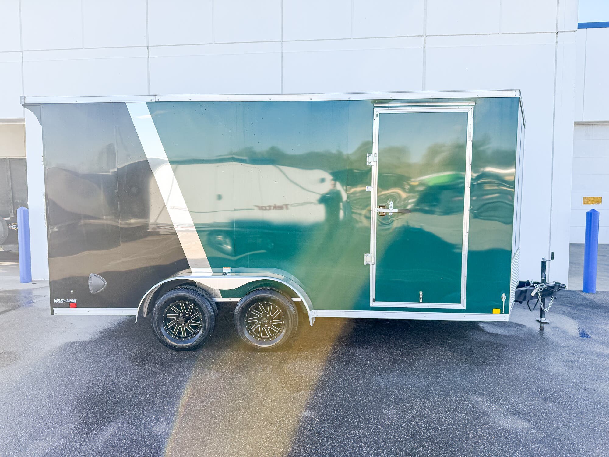 2025 RC TRAILERS RDLX 7X16 ENCLOSED CARGO TRAILER - 7' INTERIOR - GREEN/BLACK - Image 2