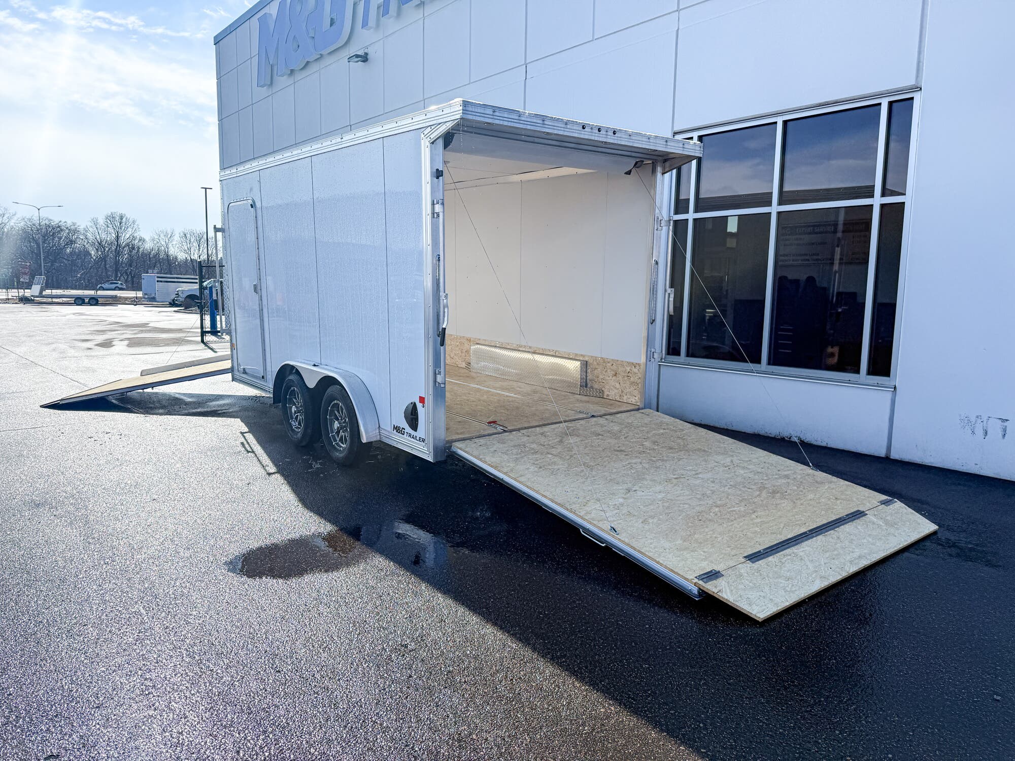 2026 EZ-HAULER 7.5X19 (14+5) ENCLOSED SNOWMOBILE TRAILER - 7' 1" INTERIOR - WHITE - Image 4