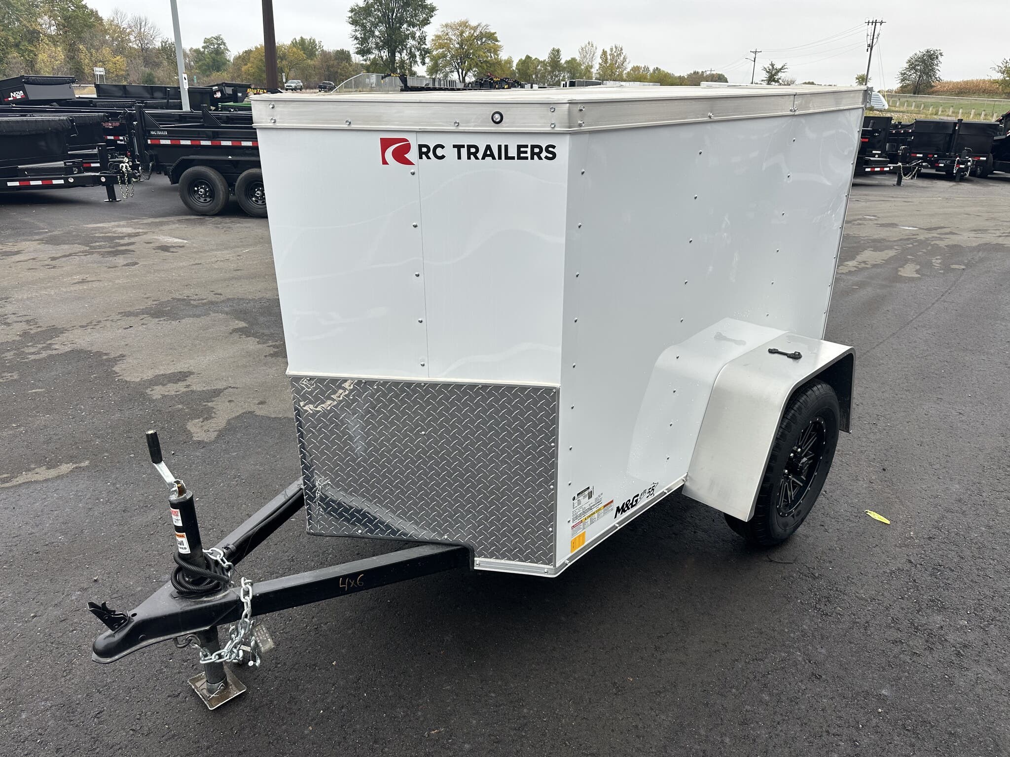 2025 RC TRAILERS RWT 4X6 ENCLOSED CARGO TRAILER - 4' INTERIOR - WHITE