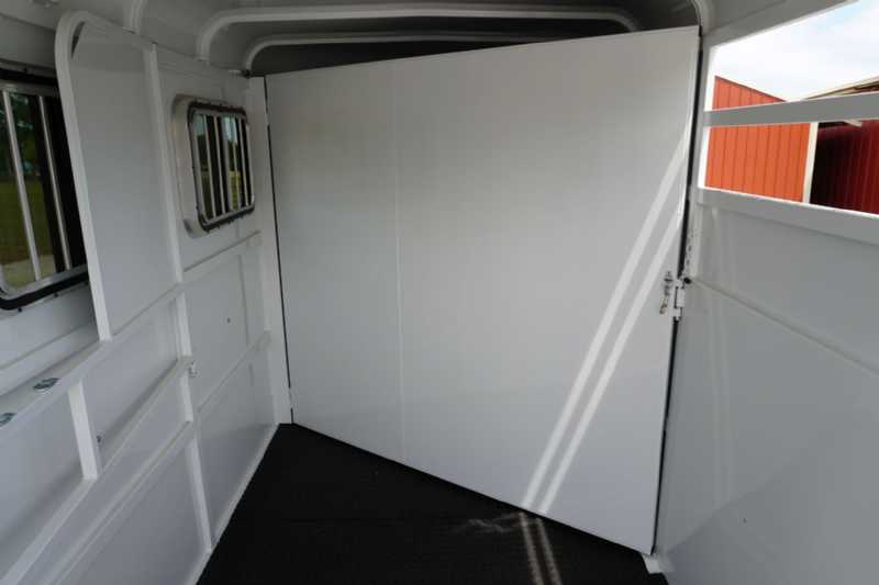 New 2026 Bee 2HBPSLDLX 2 Horse Trailer with 2' Short Wall - Image 9