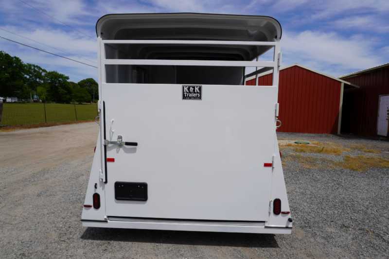 New 2026 Bee 2HBPSLDLX 2 Horse Trailer with 2' Short Wall - Image 6