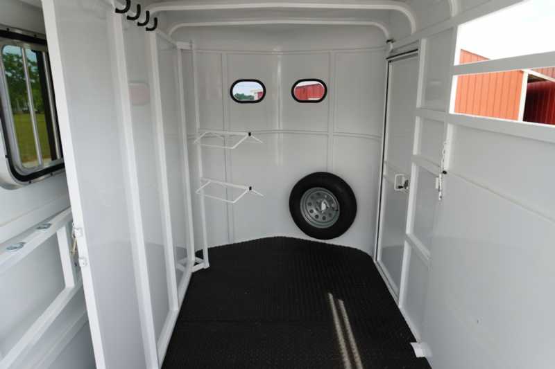 New 2026 Bee 2HBPSLDLX 2 Horse Trailer with 2' Short Wall - Image 3