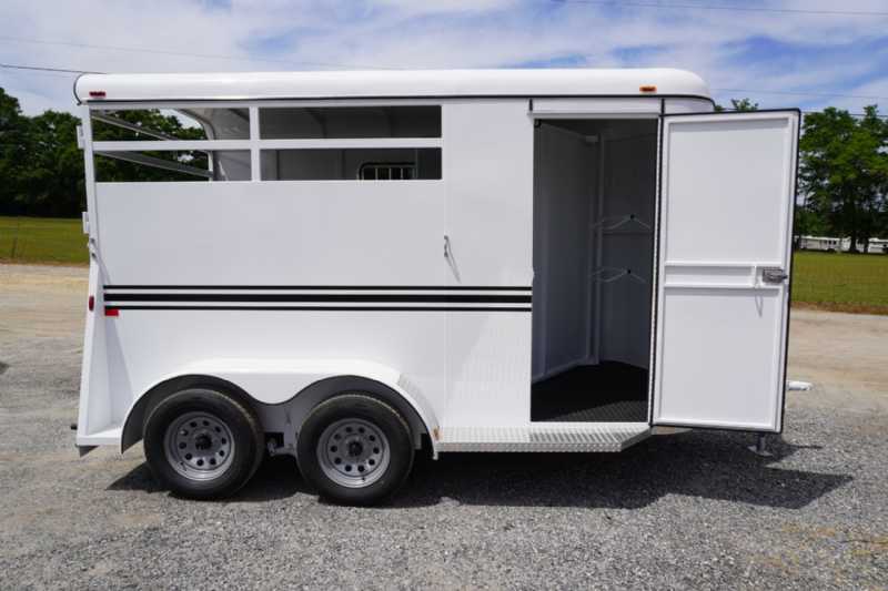 New 2026 Bee 2HBPSLDLX 2 Horse Trailer with 2' Short Wall - Image 2