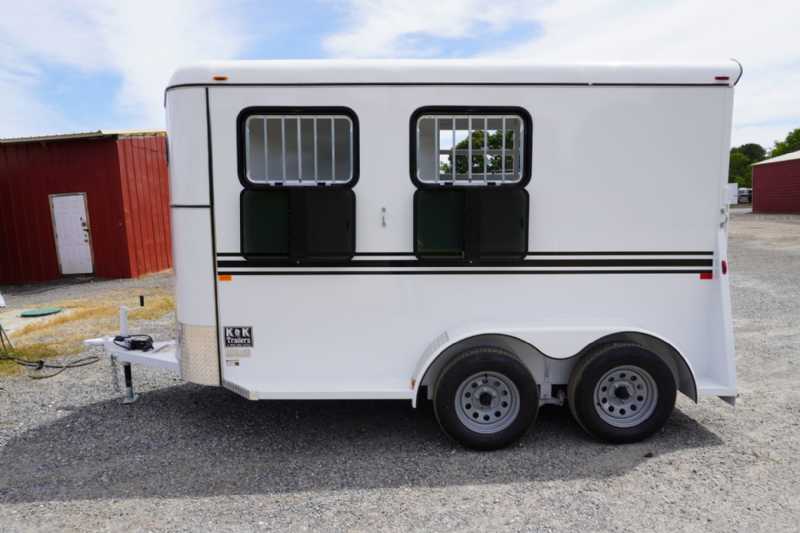 New 2026 Bee 2HBPSLDLX 2 Horse Trailer with 2' Short Wall - Image 10