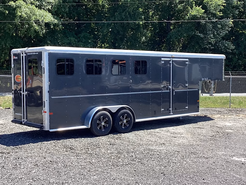 Sundowner 22' Super Tack Gooseneck 4 Horse Trailer (RH)